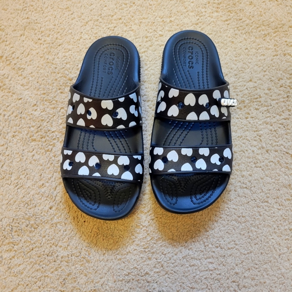 Classic Crocs Heart Print Sandal